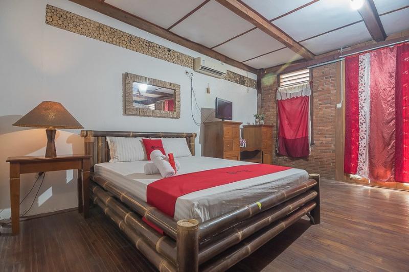 Reddoorz Near Rumah Sakit Wirosaban Salakan Exterior foto